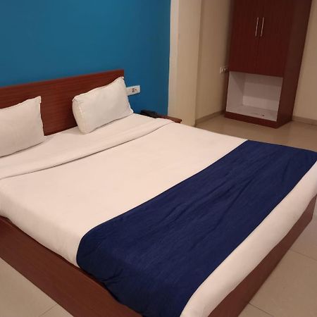 Hotel Aura Inn Індаур Екстер'єр фото